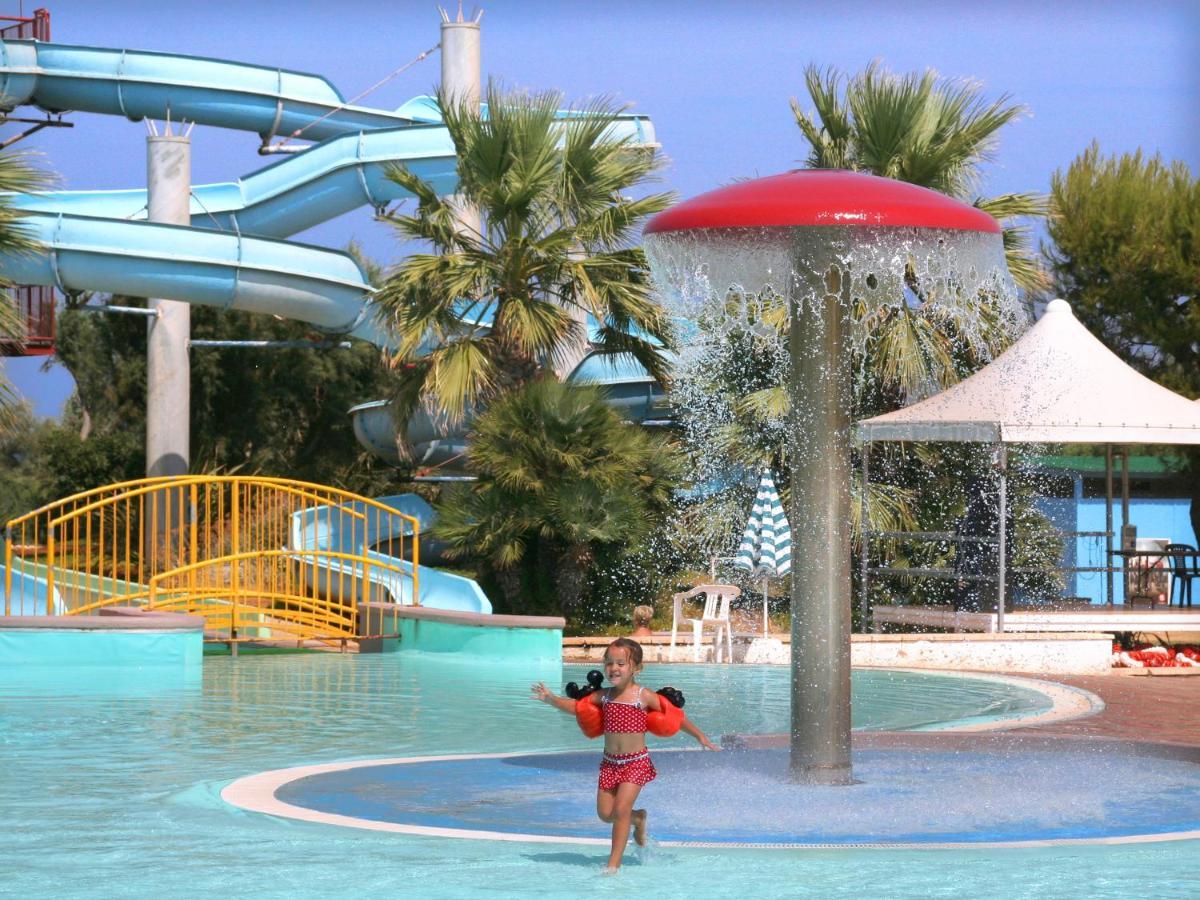 Happy Camp Mobile Homes In Camping Villaggio Lamaforca Каровиньо Екстериор снимка