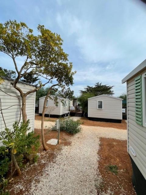 Happy Camp Mobile Homes In Camping Villaggio Lamaforca Каровиньо Екстериор снимка