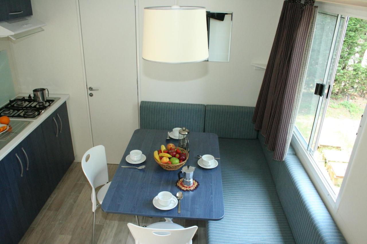 Happy Camp Mobile Homes In Camping Villaggio Lamaforca Каровиньо Екстериор снимка