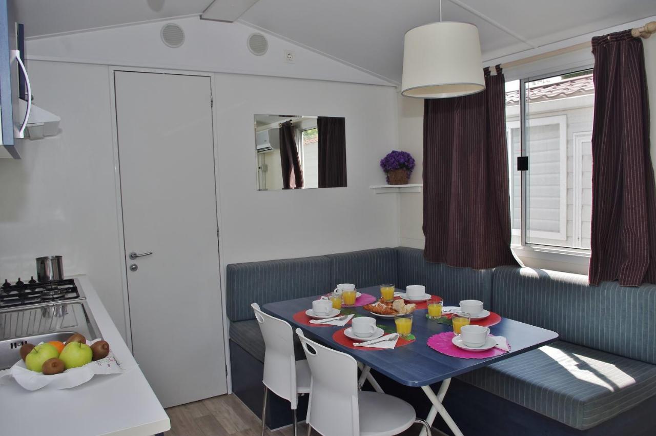 Happy Camp Mobile Homes In Camping Villaggio Lamaforca Каровиньо Екстериор снимка